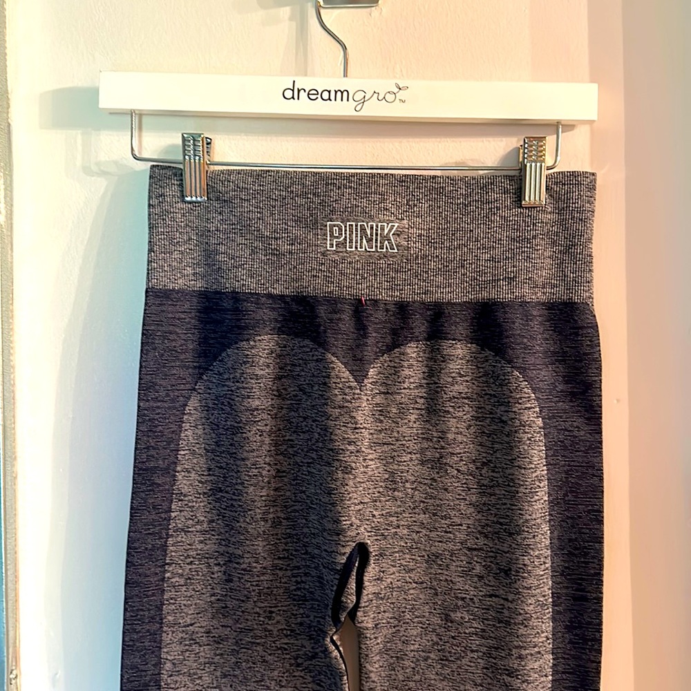 PINK by Victoria’s Secret• Best Booty Seamless Leggings Size M